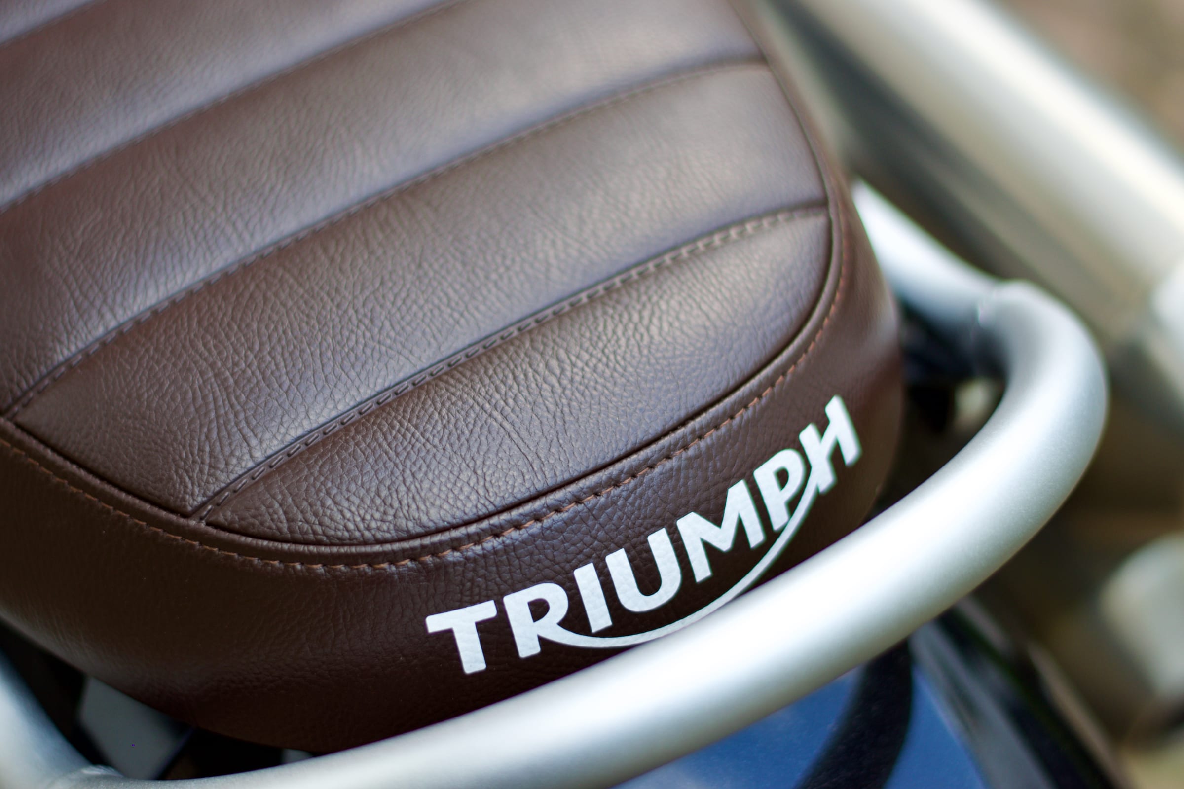 Triumph Scrambler brown leather seat